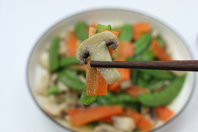 荷蘭豆炒口菇的做法-家常味炒菜譜-易網健康養生網 荷蘭豆炒口菇的做法-家常味炒菜譜