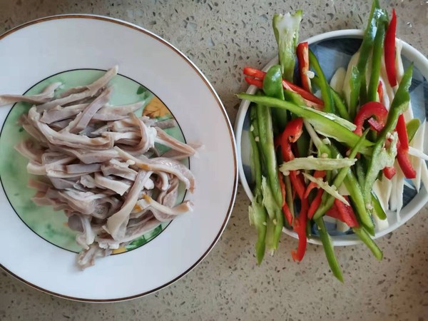 三椒紅油肚片的做法-香辣味炒菜譜-易網健康養生網 三椒紅油肚片的做法-香辣味炒菜譜