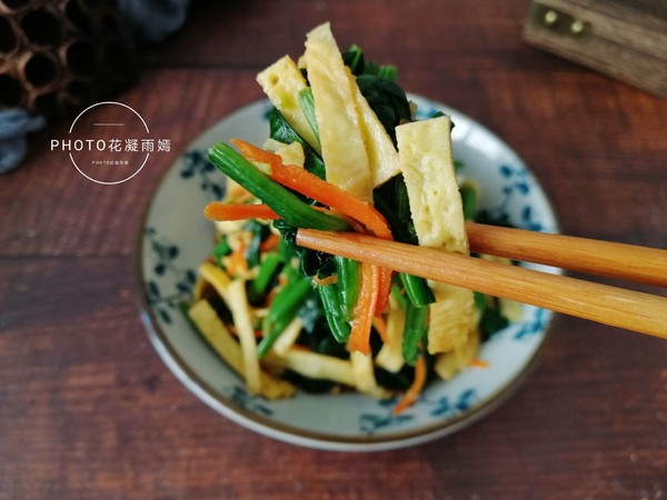 菠菜拌雞蛋的做法-家常味拌菜譜-易網健康養生網 菠菜拌雞蛋的做法-家常味拌菜譜