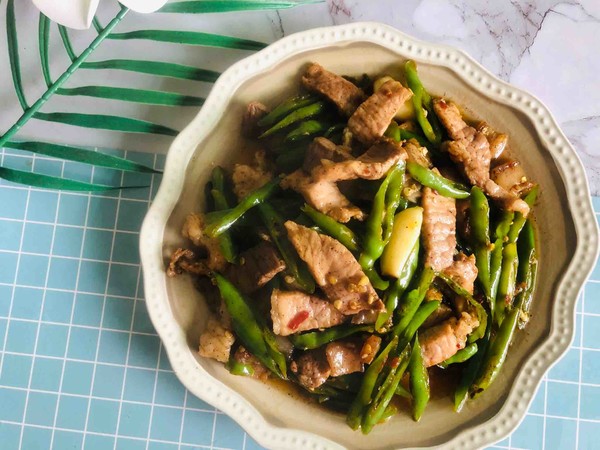 小炒肉的做法-家常味炒菜譜-易網(wǎng)健康養(yǎng)生網(wǎng) 小炒肉的做法-家常味炒菜譜