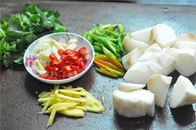 山藥燜雞的做法-咸鮮味燜菜譜-易網<a href=http://www.aoa7937.com/ target=_blank class=infotextkey>健康養生</a>網 山藥燜雞的做法-咸鮮味燜菜譜