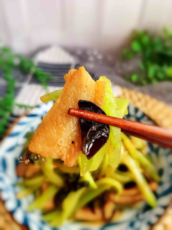青筍炒肉絲的做法-家常味炒菜譜-易網(wǎng)健康養(yǎng)生網(wǎng) 青筍炒肉絲的做法-家常味炒菜譜