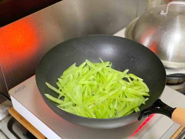 青筍炒肉絲的做法-家常味炒菜譜