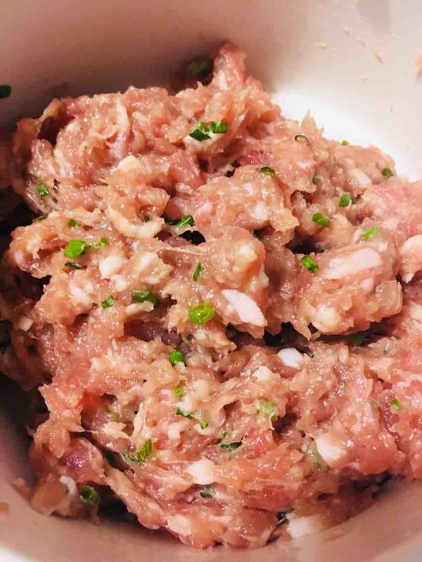 紅燒油面筋塞肉的做法-家常味燒菜譜-易網<a href=http://www.aoa7937.com/ target=_blank class=infotextkey>健康養生</a>網 紅燒油面筋塞肉的做法-家常味燒菜譜