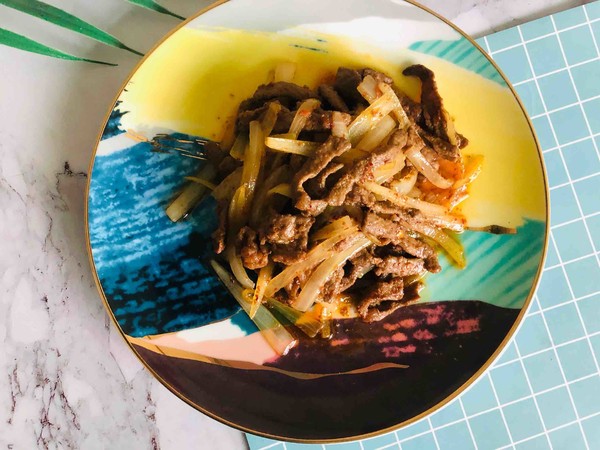 洋蔥牛肉絲的做法-香辣味炒菜譜-易網健康養生網 洋蔥牛肉絲的做法-香辣味炒菜譜