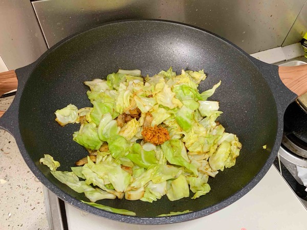 油腐乳包菜炒肉的做法-香辣味炒菜譜