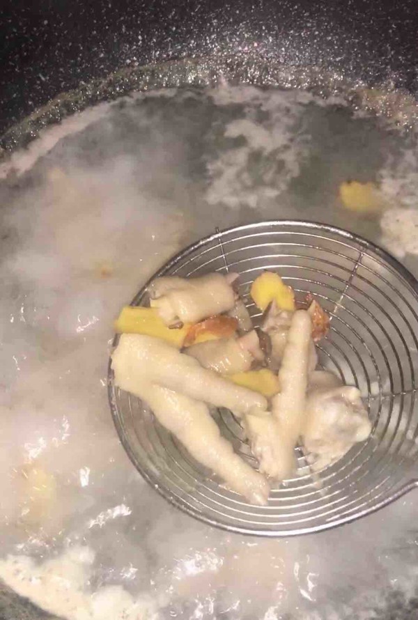 胡蘿卜燒雞爪的做法-家常味燒菜譜