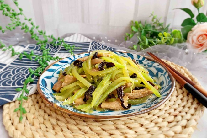 青筍炒肉絲的做法-家常味炒菜譜-易網(wǎng)健康養(yǎng)生網(wǎng) 青筍炒肉絲的做法-家常味炒菜譜