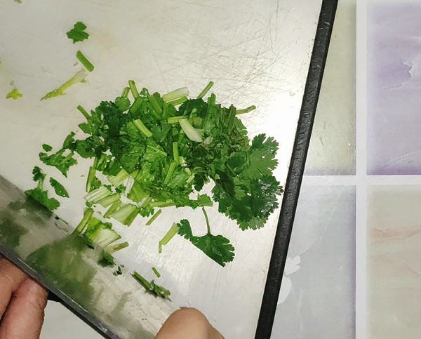 雞腿拌的做法-酸辣味拌菜譜