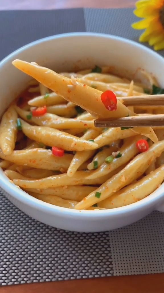 土豆魚面的做法-家常味煮菜譜-易網(wǎng)健康養(yǎng)生網(wǎng) 土豆魚面的做法-家常味煮菜譜