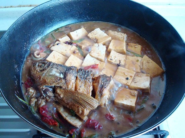 豆腐燉魚頭的做法-家常味燉菜譜