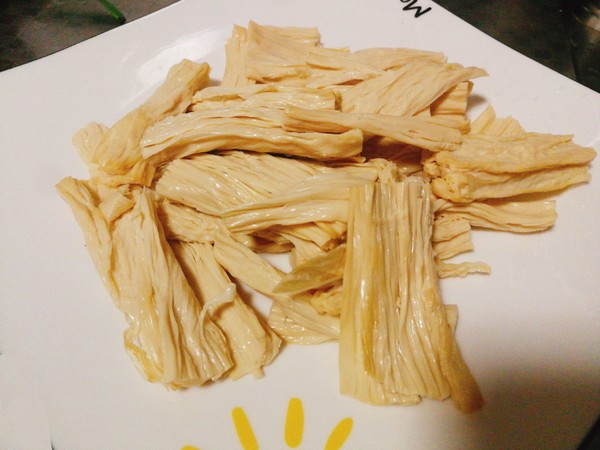 芹菜炒腐竹的做法-家常味炒菜譜