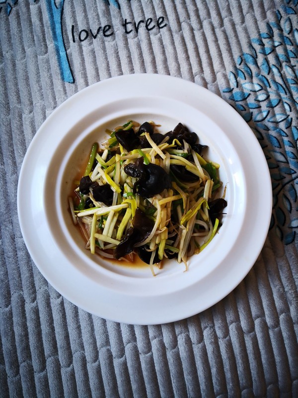 綠豆芽炒蒜苗的做法-家常味炒菜譜-易網(wǎng)健康養(yǎng)生網(wǎng) 綠豆芽炒蒜苗的做法-家常味炒菜譜