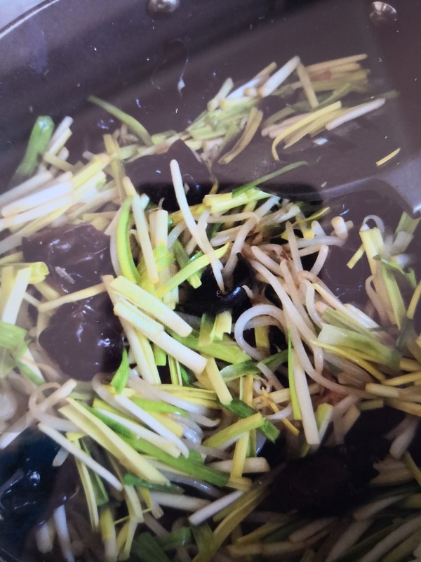 綠豆芽炒蒜苗的做法-家常味炒菜譜