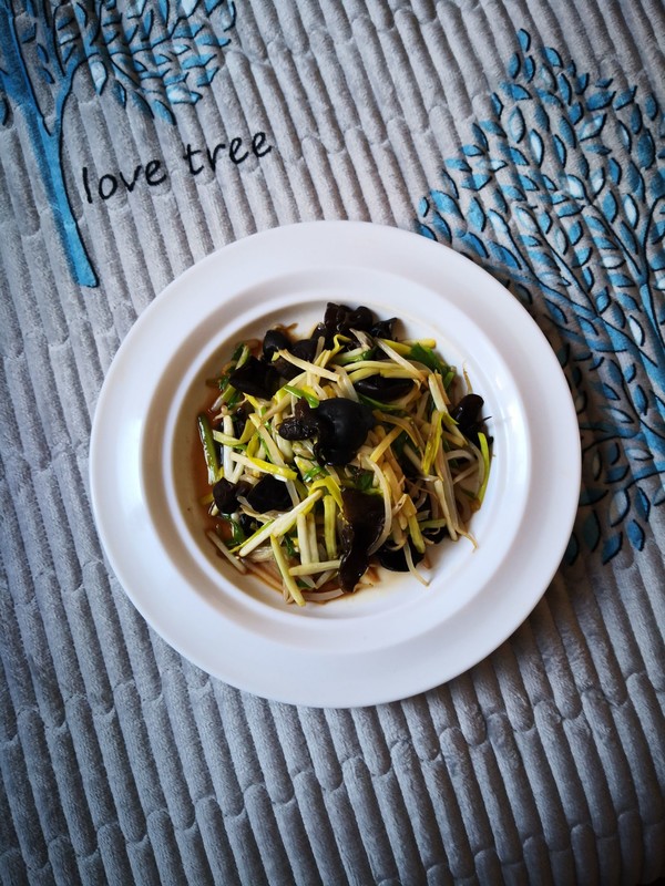 綠豆芽炒蒜苗的做法-家常味炒菜譜-易網(wǎng)健康養(yǎng)生網(wǎng) 綠豆芽炒蒜苗的做法-家常味炒菜譜