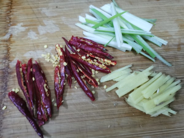 干煸蠶蛹的做法-香辣味炒菜譜-易網健康養生網 干煸蠶蛹的做法-香辣味炒菜譜