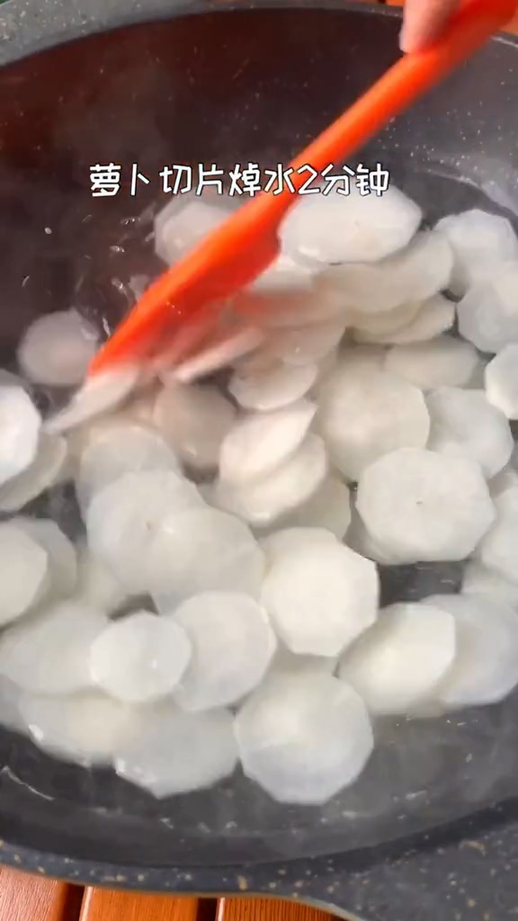 干鍋蘿卜片的做法-家常味炒菜譜