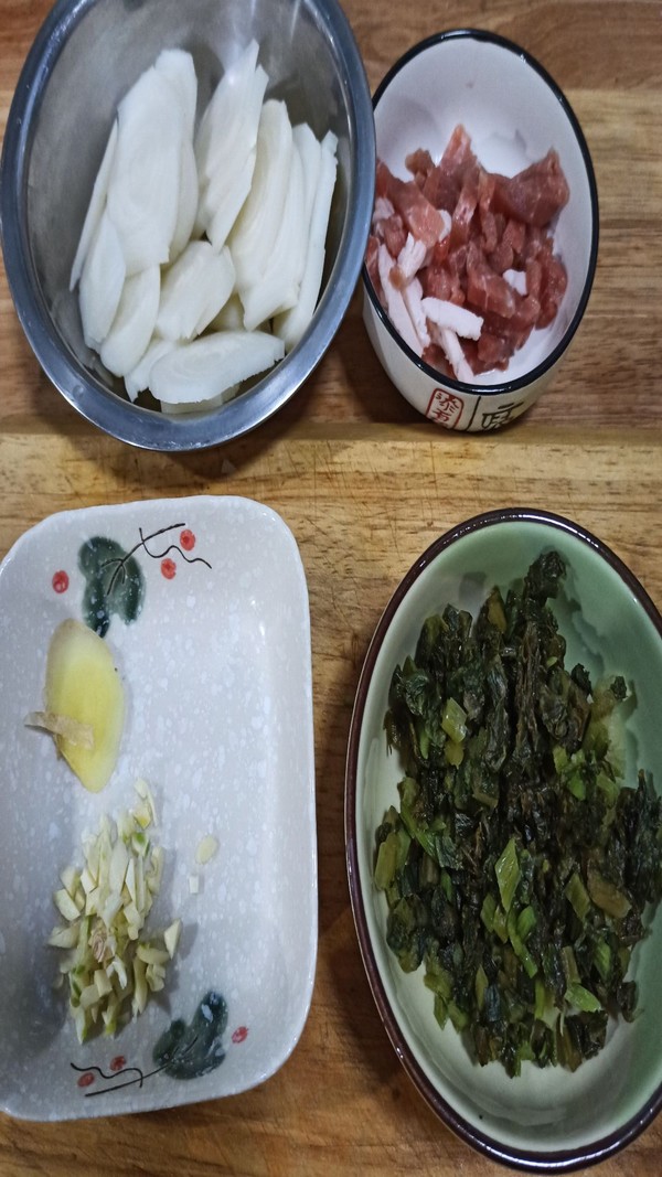 雪菜肉絲炒年糕的做法-咸鮮味炒菜譜