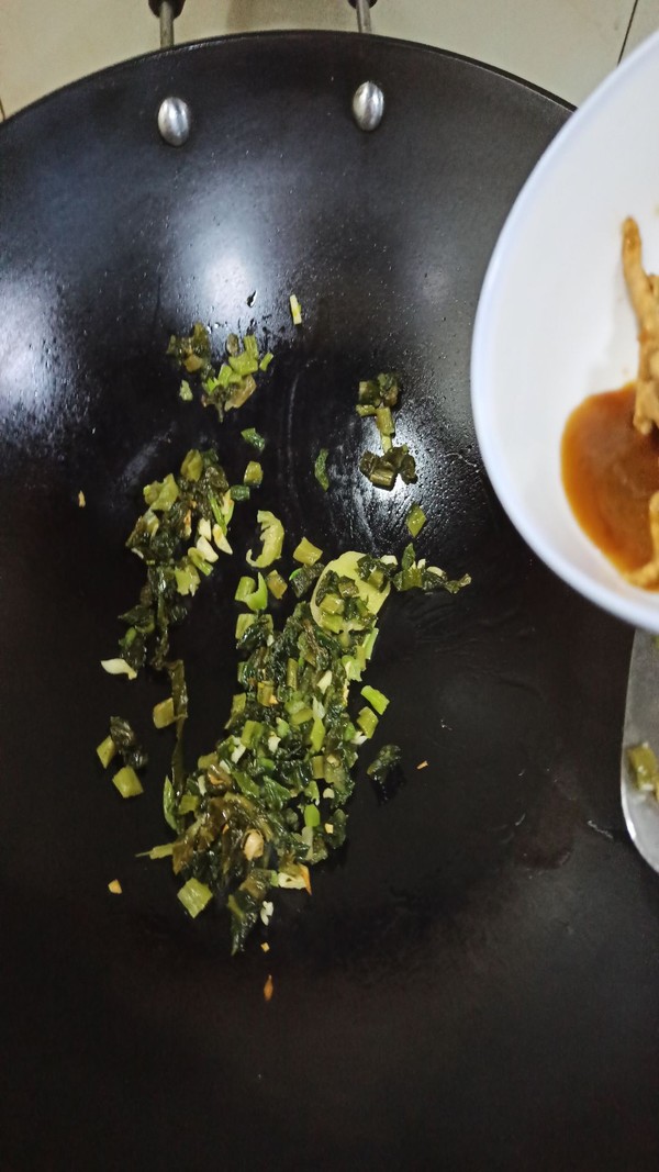 雪菜肉絲炒年糕的做法-咸鮮味炒菜譜