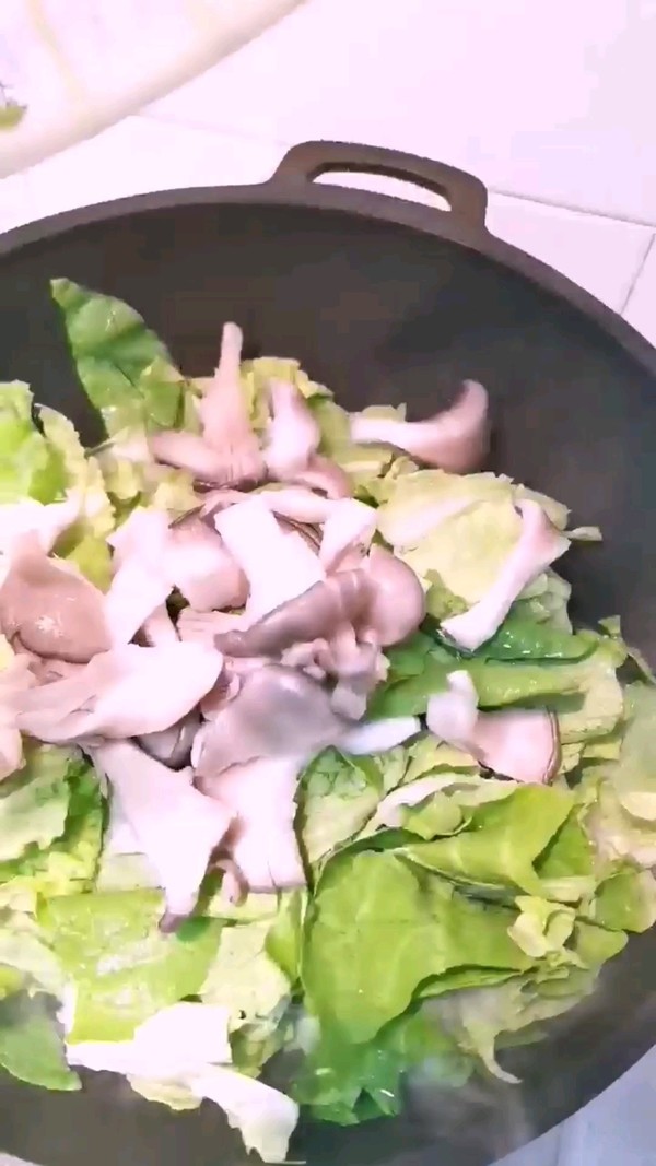 大白菜炒菇的做法-家常味炒菜譜
