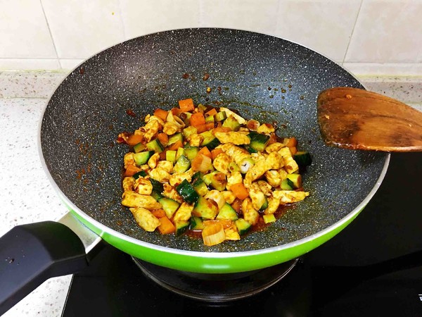 秒殺飯店的宮保雞丁蓋澆飯的做法-咸鮮味炒菜譜