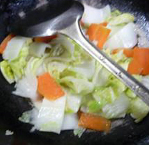 胡蘿卜炒黃芽菜的做法-家常味炒菜譜