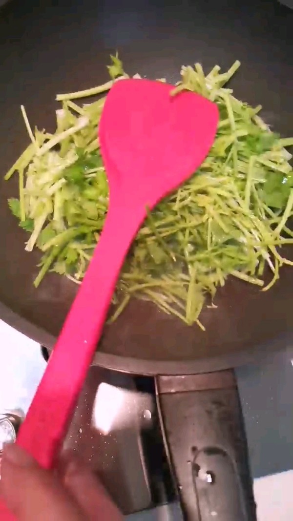 芹菜炒魚豆腐的做法-家常味炒菜譜
