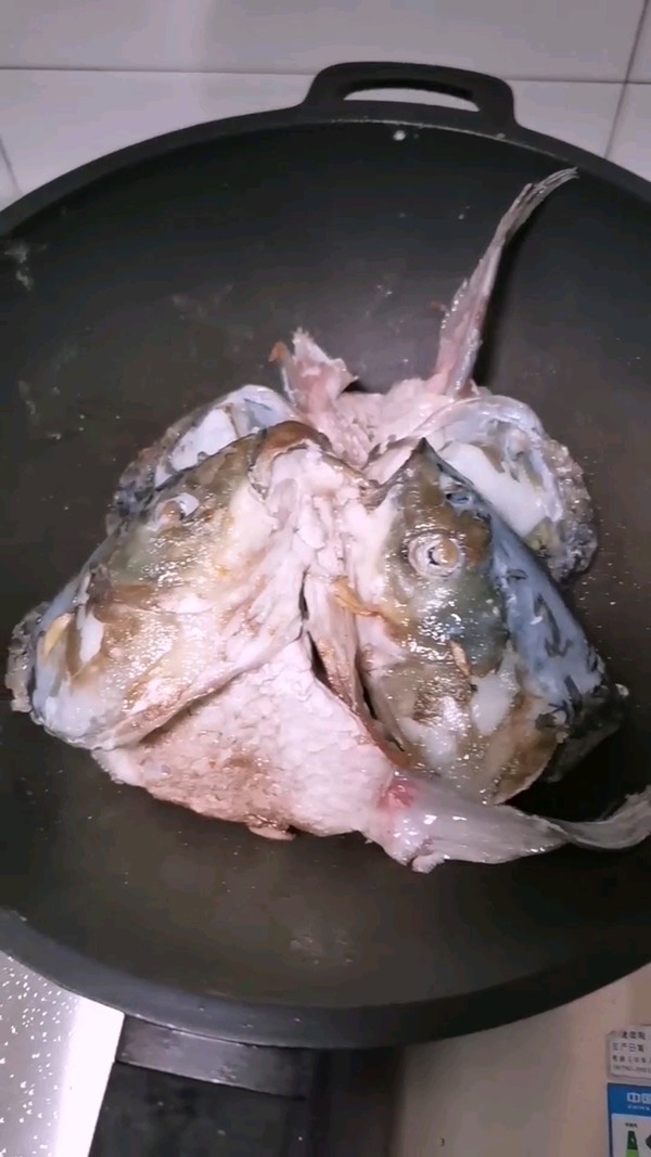 紅燒草魚頭的做法-家常味煮菜譜