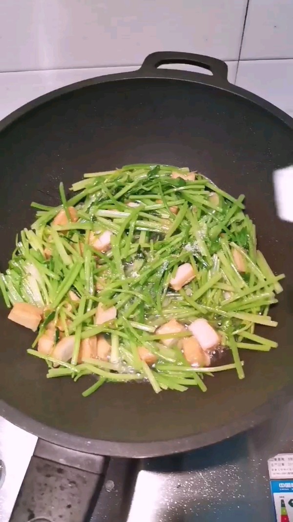 芹菜炒魚豆腐的做法-家常味炒菜譜