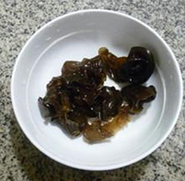 黑木耳栗子燒小素雞的做法-家常味燒菜譜