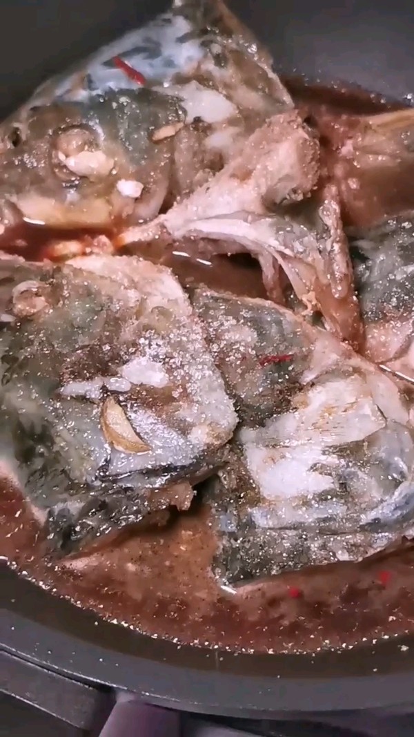紅燒草魚頭的做法-家常味煮菜譜