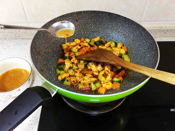 秒殺飯店的宮保雞丁蓋澆飯的做法-咸鮮味炒菜譜