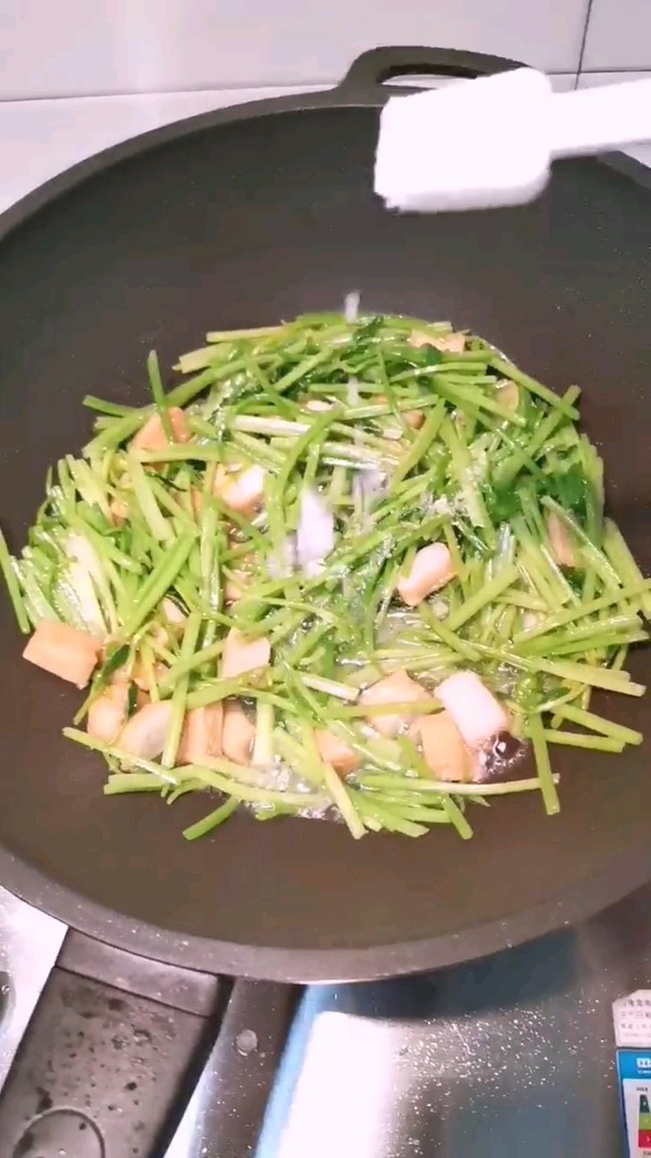芹菜炒魚豆腐的做法-家常味炒菜譜