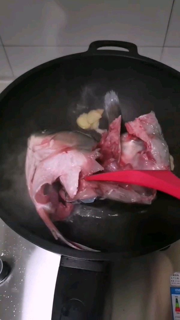 紅燒草魚頭的做法-家常味煮菜譜