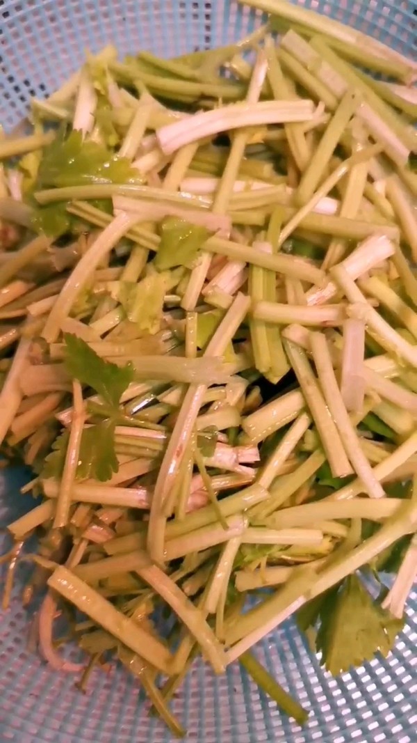 芹菜炒魚豆腐的做法-家常味炒菜譜