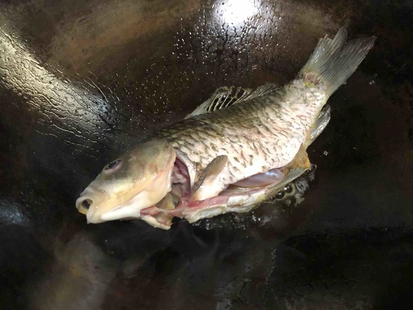 鯽魚湯的做法-家常味燉菜譜