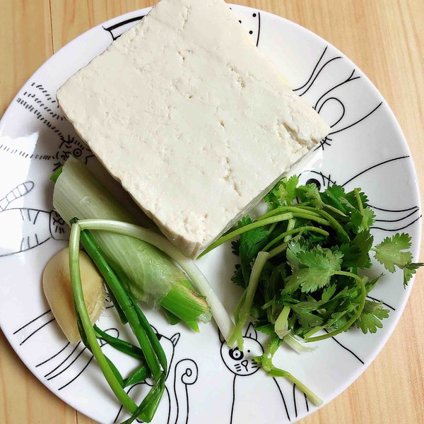 酸菜燉大骨的做法-咸鮮味燉菜譜-易網健康養生網 酸菜燉大骨的做法-咸鮮味燉菜譜