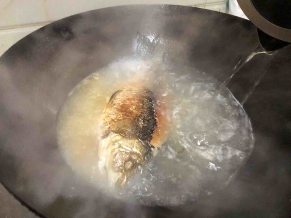 鯽魚湯的做法-家常味燉菜譜