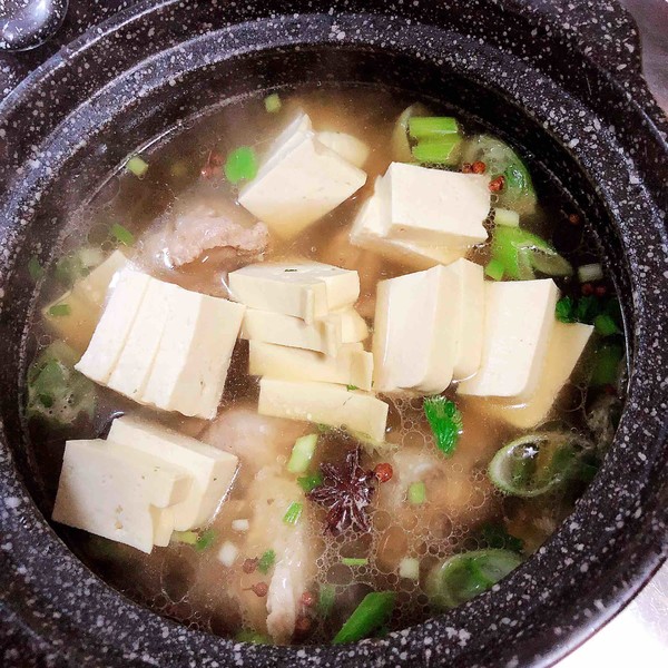酸菜燉大骨的做法-咸鮮味燉菜譜-易網健康養生網 酸菜燉大骨的做法-咸鮮味燉菜譜