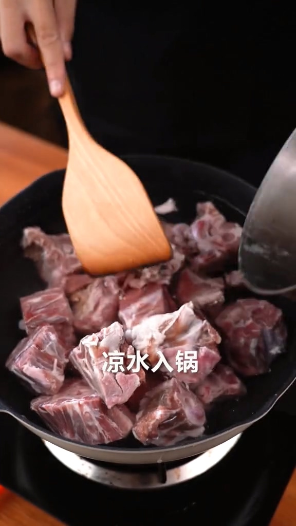 紅湯羊蝎子的做法-家常味煮菜譜
