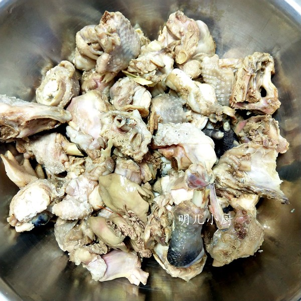 白玉菇燉雞的做法-家常味燉菜譜-易網<a href=http://www.aoa7937.com/ target=_blank class=infotextkey>健康養生</a>網 白玉菇燉雞的做法-家常味燉菜譜