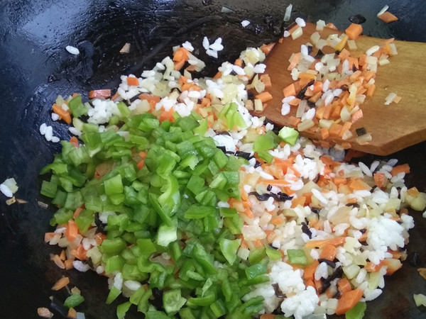 牛肉腸時(shí)蔬炒飯的做法-咸鮮味炒菜譜