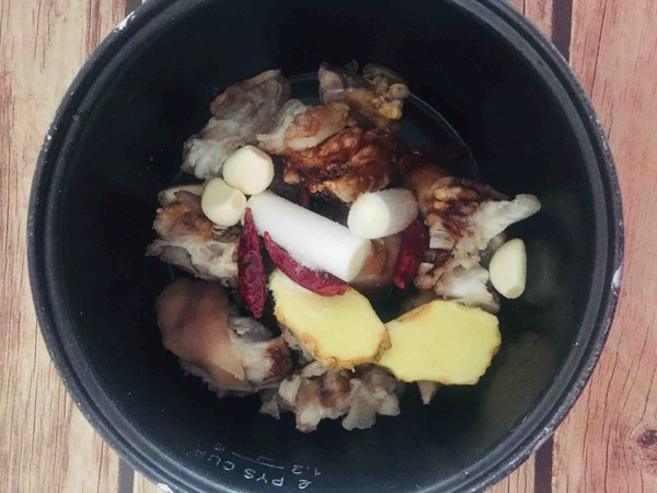 電飯煲豬蹄的做法-咸鮮味燜菜譜