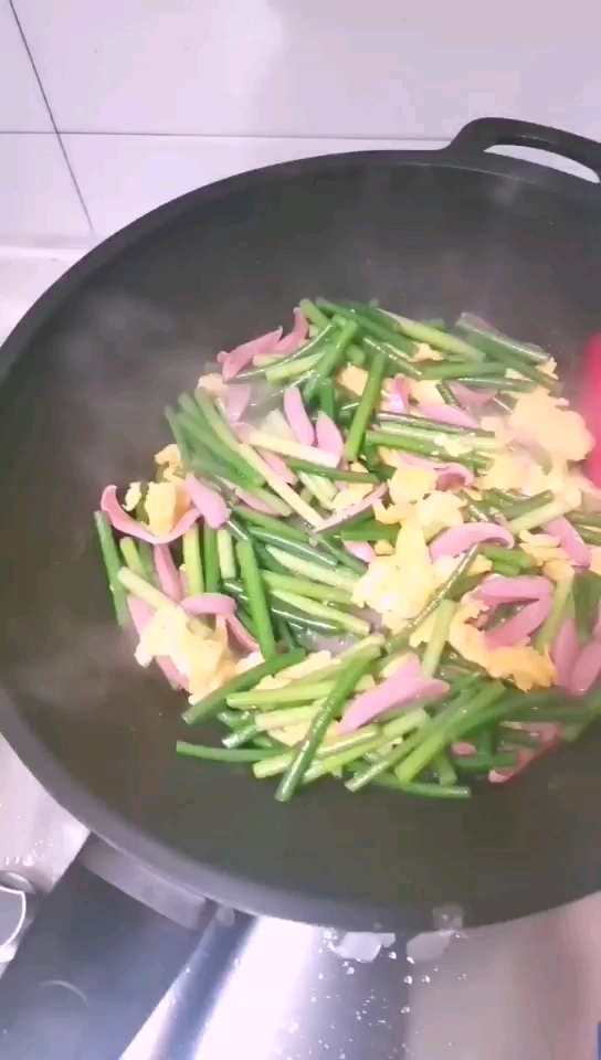雞蛋炒苔蒜的做法-家常味炒菜譜