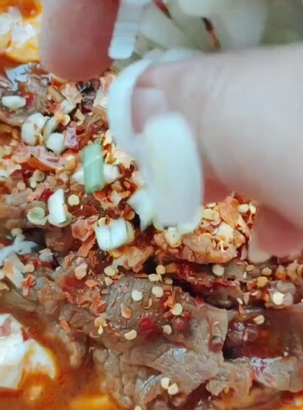 豆花牛柳的做法-麻辣味炒菜譜