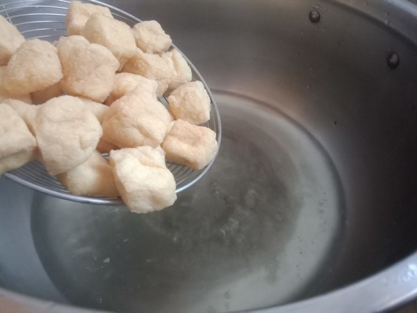 香菇炒豆腐泡的做法-咸鮮味炒菜譜