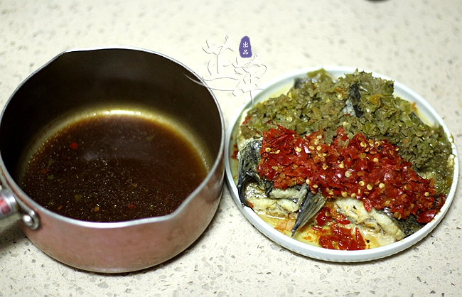 絕味雙椒蒸鱸魚的做法-香辣味蒸菜譜-易網(wǎng)健康養(yǎng)生網(wǎng) 絕味雙椒蒸鱸魚的做法-香辣味蒸菜譜