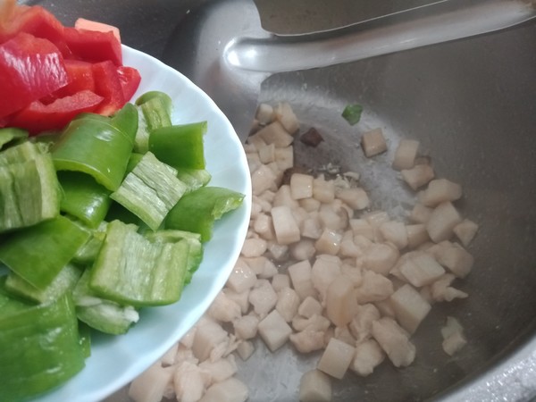 彩蔬雞丁的做法-家常味炒菜譜