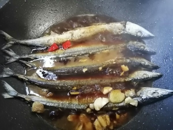 XO醬秋刀魚的做法-咸鮮味燒菜譜