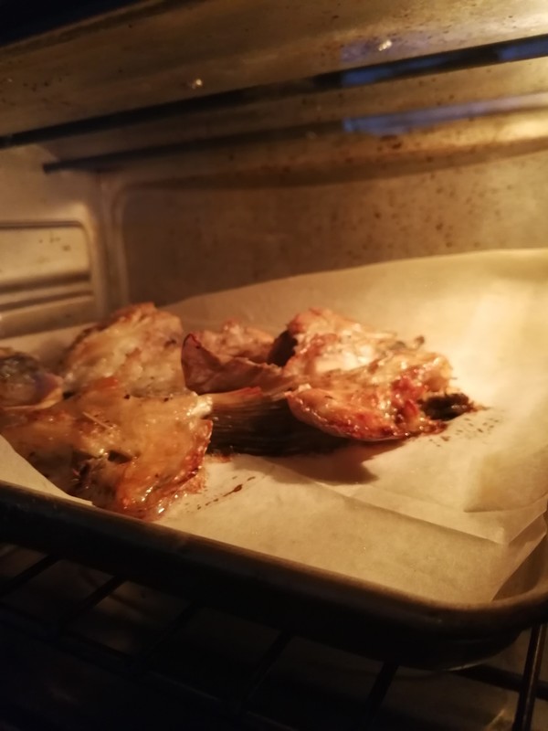 媽媽的快手下飯菜~~蒜燜三文魚頭的做法-家常味燜菜譜-易網健康養生網 媽媽的快手下飯菜~~蒜燜三文魚頭的做法-家常味燜菜譜